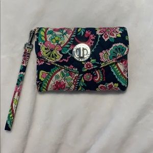 Adorable Vera Bradley clutch/wristlet